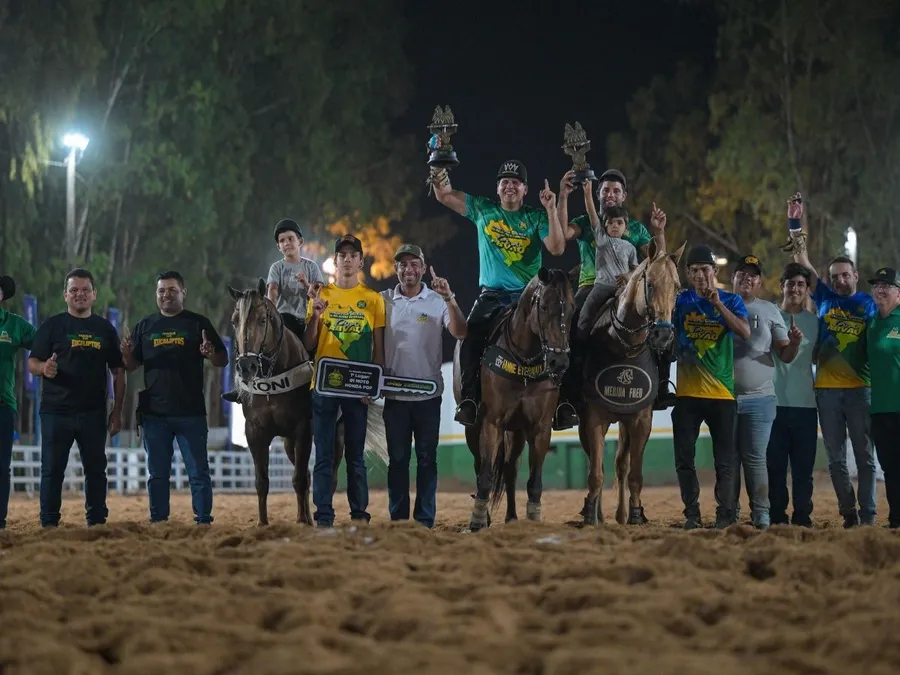 Comemoração de título na pista de vaquejada